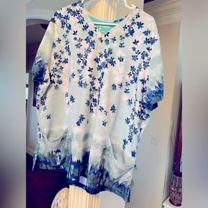 Buttersoft scrub top 2X no rips no tears no stains like new